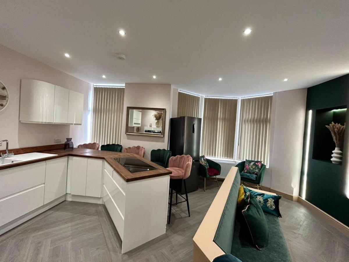 Strawberry Fields Suite By Sasco Apartments Blackpool Luaran gambar