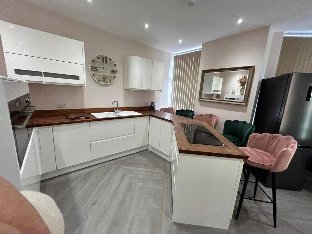 Strawberry Fields Suite By Sasco Apartments Blackpool Luaran gambar