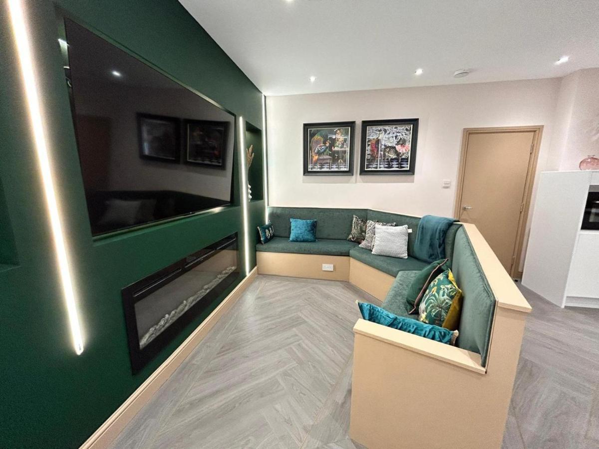 Strawberry Fields Suite By Sasco Apartments Blackpool Luaran gambar