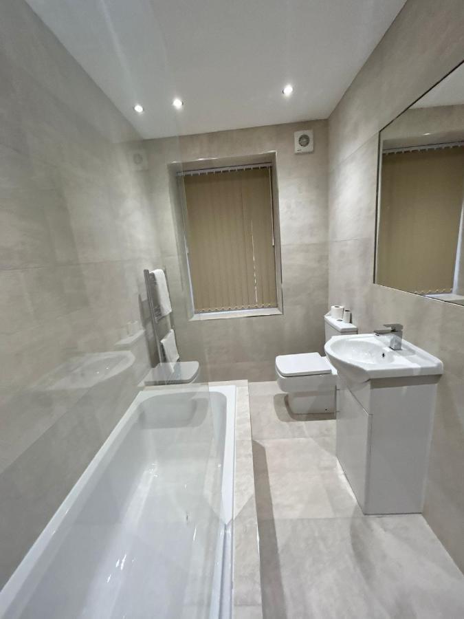 Strawberry Fields Suite By Sasco Apartments Blackpool Luaran gambar
