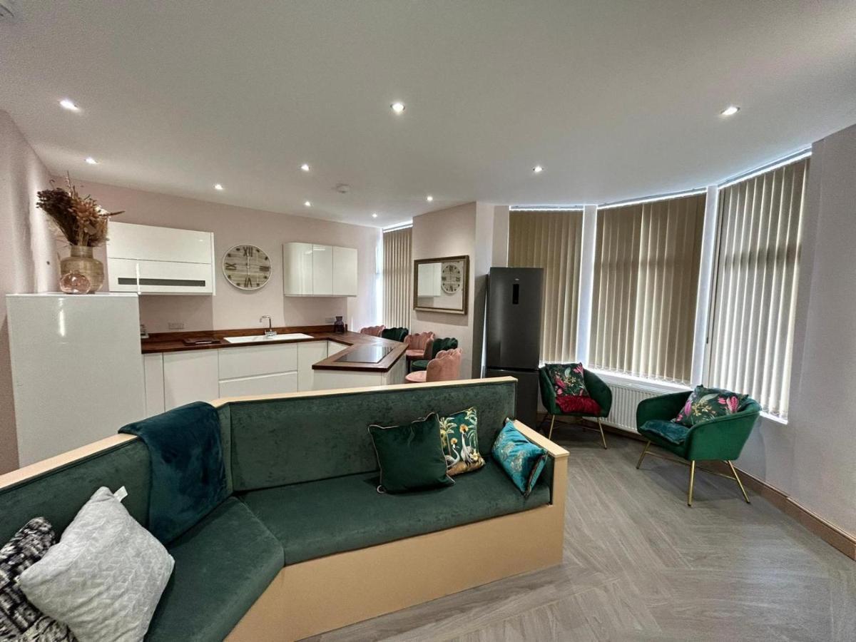 Strawberry Fields Suite By Sasco Apartments Blackpool Luaran gambar