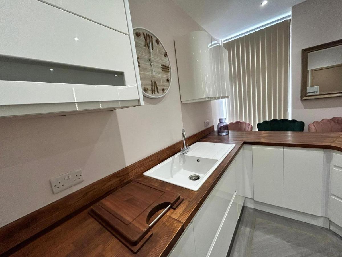 Strawberry Fields Suite By Sasco Apartments Blackpool Luaran gambar